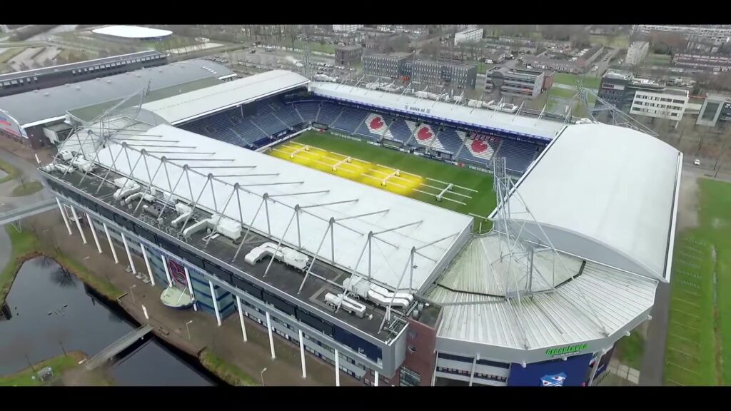Archiefbeeld van het Abe Lenstra stadion vanuit de lucht