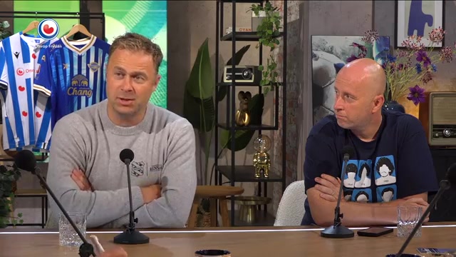Robin Veldman links tijdens een eerdere Sportcast van Omrop Fryslân; archiefbeeld.